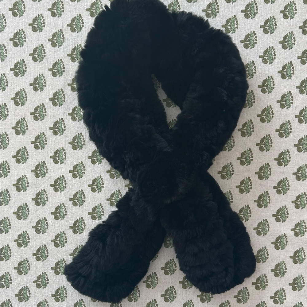 Cozy Black Faux Fur Scarf Wrap